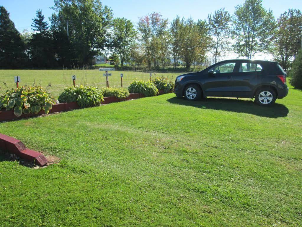 Gite Les Acres Tranquilles B&B Port-Daniel エクステリア 写真